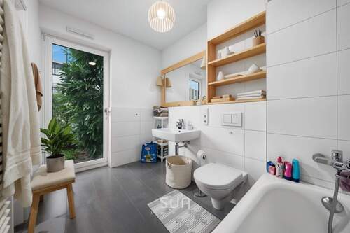 BADEZIMMER MIT TAGESLICHT - 