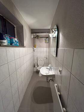 zweites WC im Untergeschoss - 