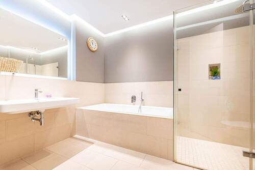 Badezimmer - Etagenwohnung mit 89,00 m&sup2; in Berlin zum Kaufen