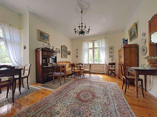 Esszimmer oder Schlafzimmer - Elegante 3-Zimmer-Altbauwohnung mit Stuckornamenten & Loggia in begehrter Lage Schlachtensee