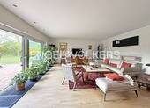 Wohnbereich mit Zugang zur Terrasse - 8 Zimmer Einfamilienhaus in Niddatal