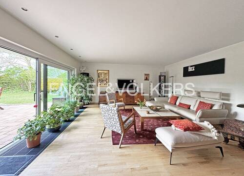 Wohnbereich mit Zugang zur Terrasse - 8 Zimmer Einfamilienhaus in Niddatal