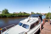 Bootssteg mit Boot - 
