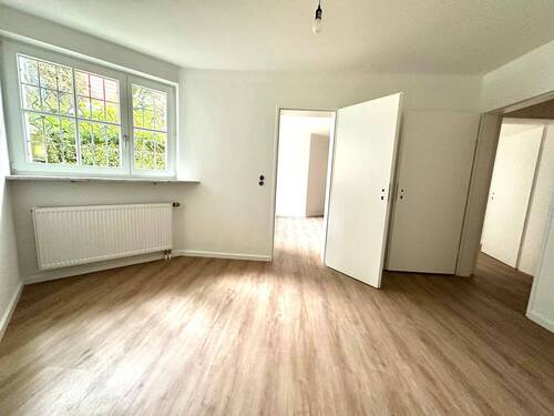 Souterrain - Mehrfamilienhaus, Wohnhaus mit 167,00 m² in Grünwald zur Miete