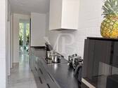 Küche mit Blick ins Wohnzimmer - 