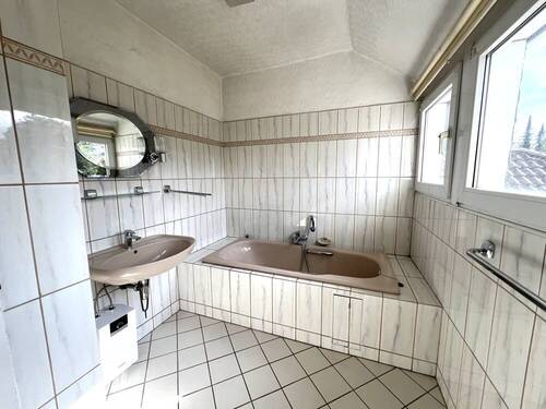 Badezimmer OG rechtes Haus - 