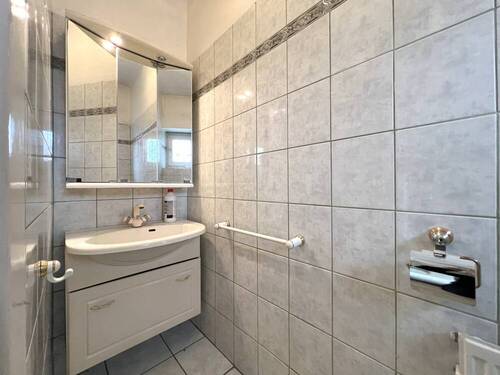 Gäste-WC EG rechtes Haus - 