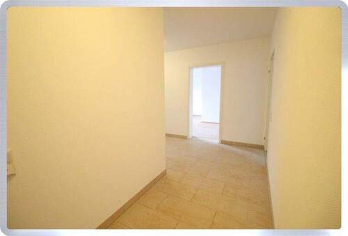 Flur - Einfamilienhaus mit 260,00 m² in Rodgau zum Kaufen