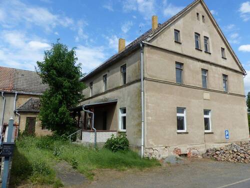 Hausansicht und Zufahrt zum Grundstück - 8 Zimmer Einfamilienhaus zum Kaufen in Arzberg OT Nichtewitz