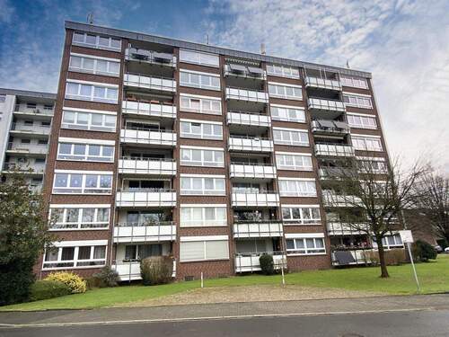 Vorderansicht des Hauses - KR-Oppum - hochwertig sanierte 3 Zimmer Erdgeschoss- Wohnung mit Loggia!