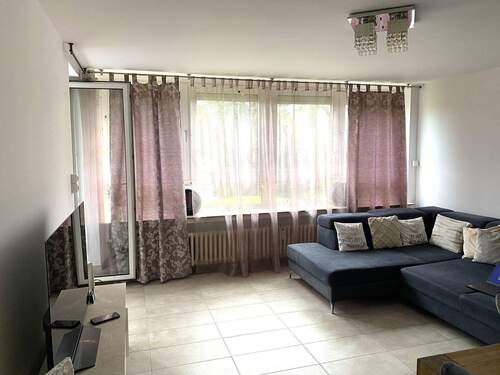 Im Wohnzimmer - Etagenwohnung mit 74,00 m&sup2; in Krefeld zum Kaufen