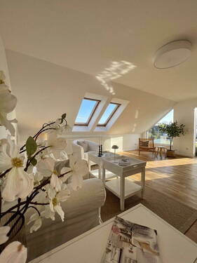 Wohnzimmer - Direkt vom Eigentümer - 3 Zi DG Wohnung inkl. Stellplatz im grünen Wildau zum Verkauf