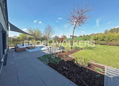 Terrasse mit Gartenansicht - 