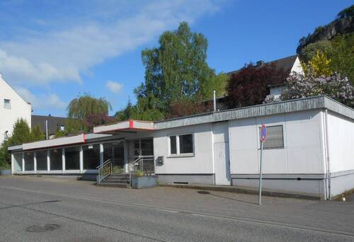 Süs 1.JPG - Gewerbe-Ladenfläche in Top-Lage, 15 m Schaufensterfront, Parkplätze vor dem Objekt