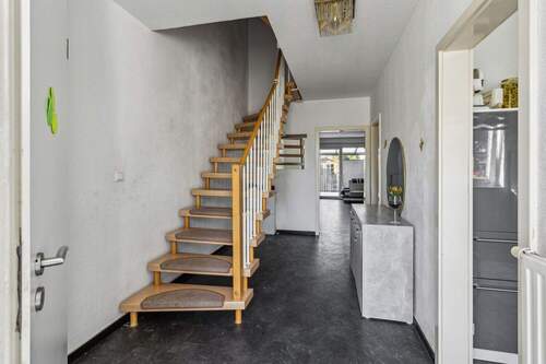 Flur - 5 Zimmer Reihenmittelhaus in Stuhr / Brinkum