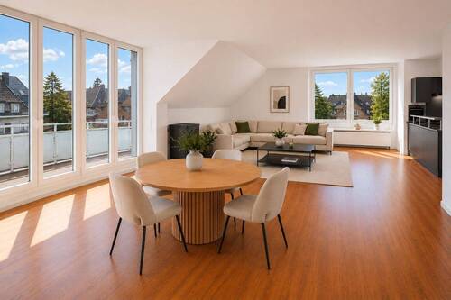 Offenes Wohn/-Esszimmer - 1 Zimmer Mehrfamilienhaus, Wohnhaus in Köln