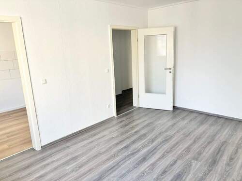 Wohnzimmer - 2 Zimmer Etagenwohnung in Duisburg