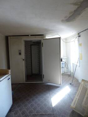 Abstellfläche im Nebengelass - 