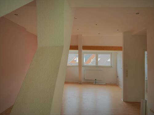 Küche, Wohnen 1.jpg - Helle 2ZKDB im DG in zentraler Lage