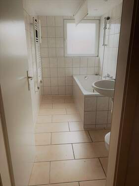 Badezimmer.jpg - Etagenwohnung mit 46,50 m&sup2; in Krefeld zur Miete