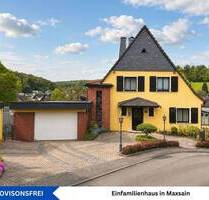 Freistehendes Einfamilienhaus mit Terrasse, zwei Garagen und Garten in ruhiger Wohnlage von Maxsain