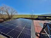 PV-Anlage auf dem Dach des Nebengebäudes - 