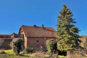 Rückansicht und Gartengrundstück - 