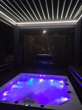 Whirlpool bei Nacht - 