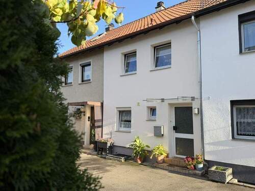 Eingang - Ihr Weg zum Eigenheim - Gepflegtes Mittelhaus mit kleinem Garten