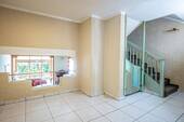 Esszimmer und Treppe EG - 