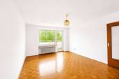 Wohnzimmer - 1 Zimmer Einfamilienhaus zum Kaufen in München