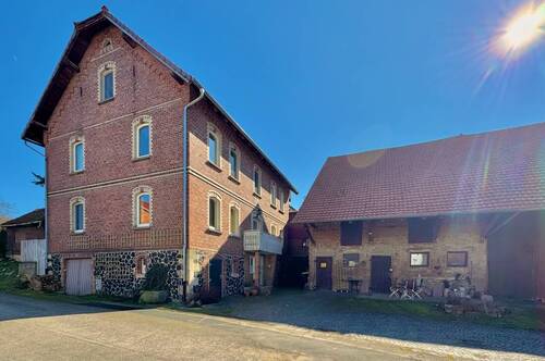 Landhaus und Scheune - Mehrfamilienhaus, Wohnhaus mit 272,00 m² in Felsberg / Helmshausen zum Kaufen