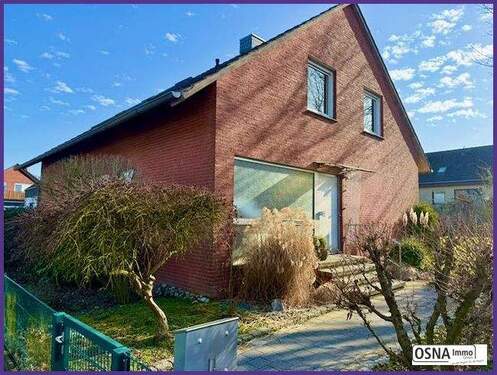 Hausansicht - VORANKÜNDIGUNG: Ein- oder Zweifamilienhaus großem Garten und Garage in Bissendorf (Erbbaurecht)