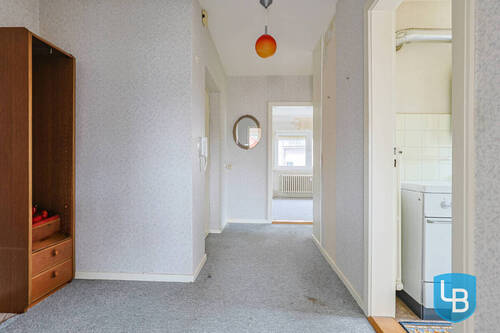 mit Platz für eine Garderobe - 