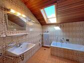 Dusch-und Wannenbad im Obergeschoss - 