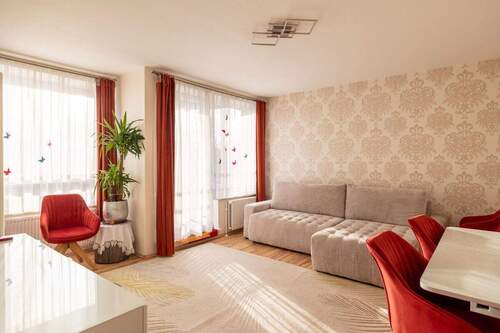 Wohnzimmer - *** liebevolle EIGENTUMSWOHNUNG im 1OG - frei - SOLAR und geschmackvolle RENOVIERUNGEN ***