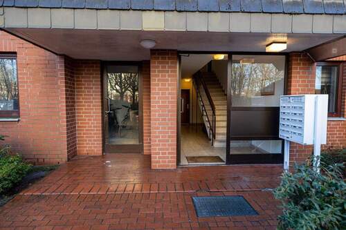 Haustür - 3 Zimmer Etagenwohnung zum Kaufen in Delmenhorst