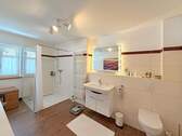Angrenzendes Badezimmer - 