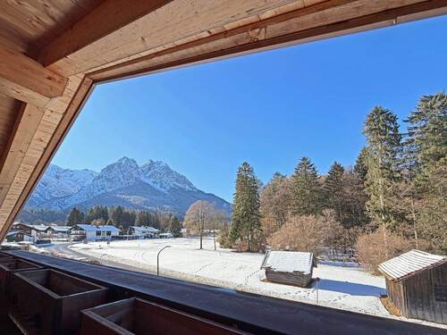 Blick vom Dachgeschoss auf die Zugspitze - 