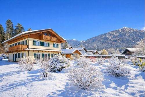 Großzügiger Garten - 6 Zimmer Einfamilienhaus in Grainau