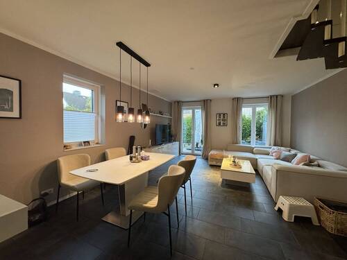 Titel Wohnzimmer.jpg - Stilvolles Endreihenhaus - Bj. 2016, ruhig + verkehrsgünstig!