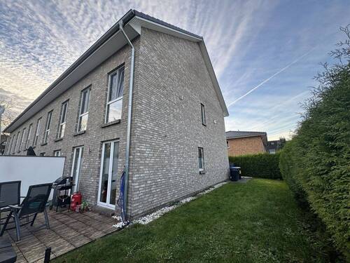 Außenansicht 1.jpg - 4 Zimmer Reihenendhaus zum Kaufen in Norderstedt