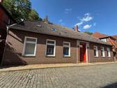 Hausansicht - *** Teilsaniertes Zweifamilienhaus mit Blick auf die Elbe ***