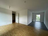 Wohnzimmer - Große 3-Zimmer Wohnung mit zwei Badezimmer und Loggia