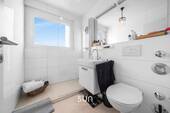Badezimmer mit Tageslicht - Etagenwohnung mit 70,00 m² in Frankfurt am Main zum Kaufen