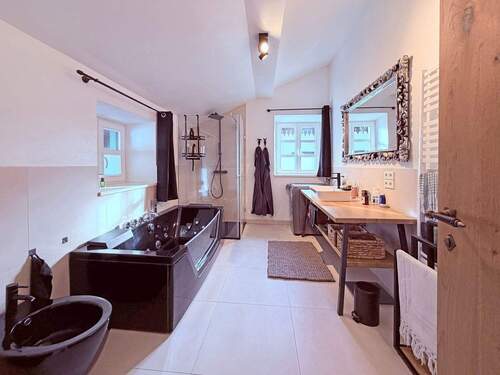 Badezimmer Dachgeschoss - 