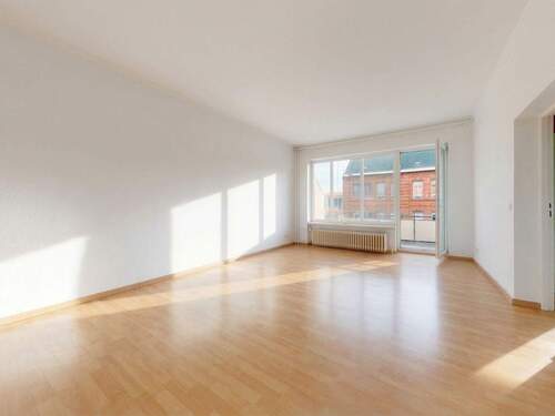 Titelbild - Klassische Architektur trifft Wohnkomfort: 3-Zimmer-Wohnung mit Stellplatz