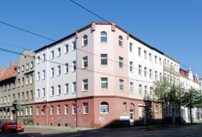 Hausansicht - Frisch gestrichen: 3-Zimmer-Wohnung, guter Zuschnitt und hell!