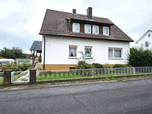 Frontansicht - 6 Zimmer Mehrfamilienhaus, Wohnhaus zum Kaufen in Ahnatal / Weimar