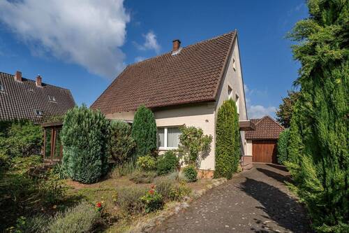 Gepflegtes Ein-/Zweifamilienhaus mit 6 Zimmern - Gepflegtes Ein-Zweifamilienhaus mit 6 Zimmern und großzügigem Garten in zentraler und ruhiger Lage von Halle (Westf.)